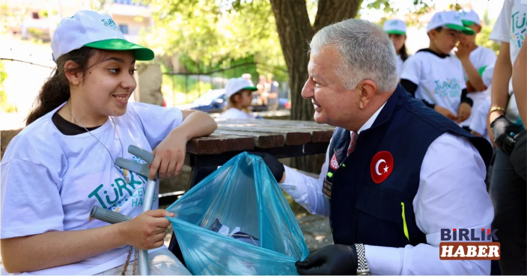 Aksaray Helvadere’de Öğrenciler ve Dalgıçlar Gölet Temizliğinde Buluştu