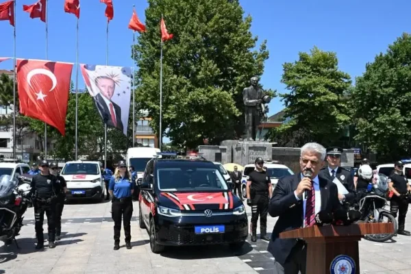 Düzceli hayırseverler Emniyet Müdürlüğü’ne 24 yeni araç bağışladı