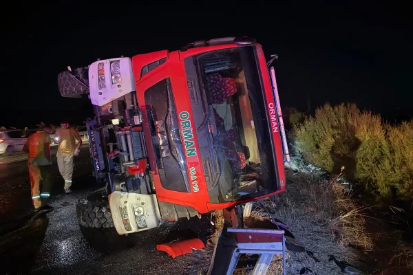 Orman yangını desteğinden dönen arazöz kaza yaptı: 5 yaralı