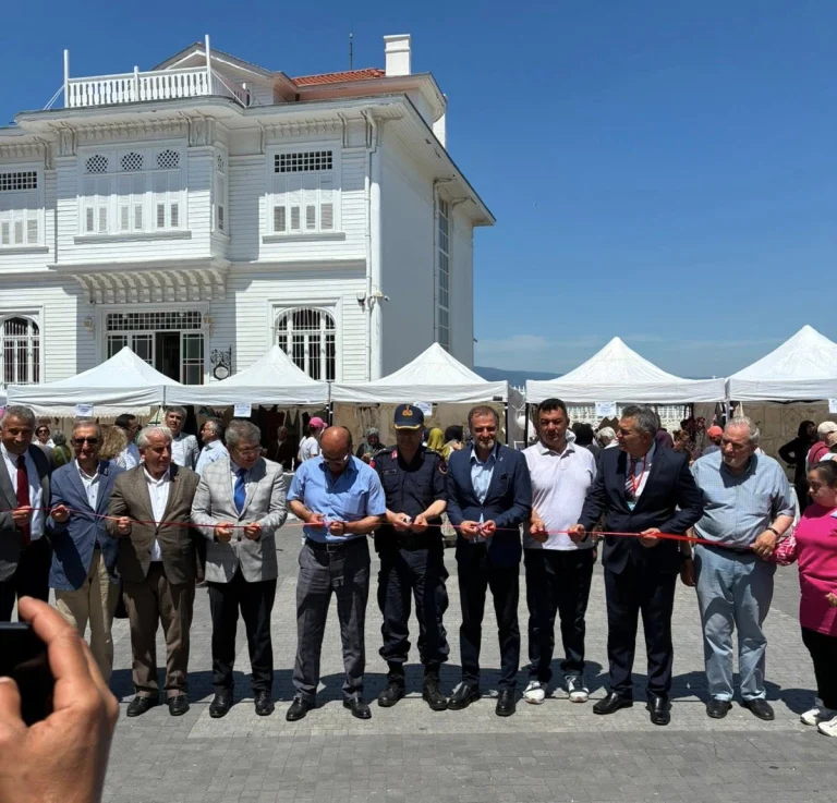 Mudanya’da halk eğitim merkezi yıl sonu sergisi açıldı