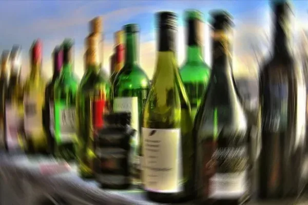 Gece alkol satışına yaptırım yetkisi mülki idare amirlerine devredildi