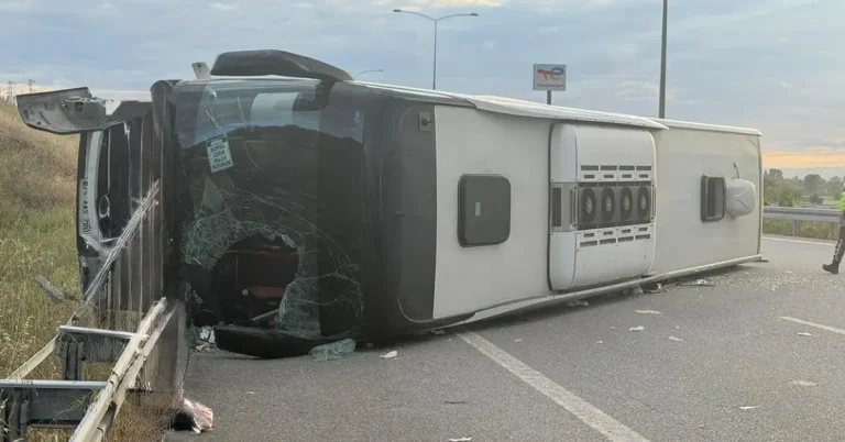 İstanbul-İzmir Otoyolu’nda otobüs devrildi: 25 yaralı