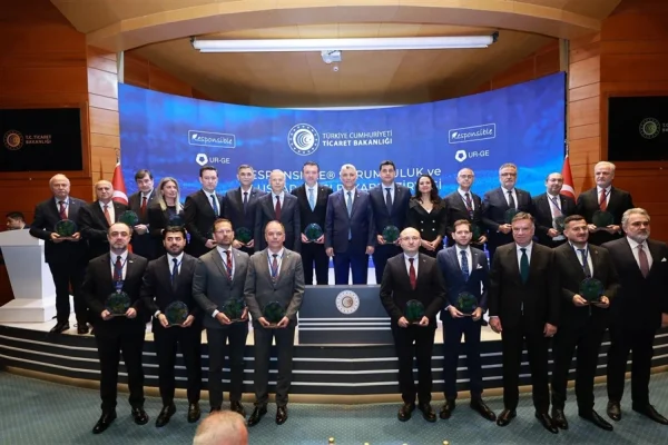 Bakan Ömer Bolat, Uluslararası Rekabet Zirvesi’nde Konuştu