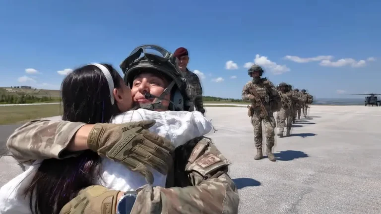 TSK personelinden kara, hava ve denizde Babalar Gününe özel kutlama
