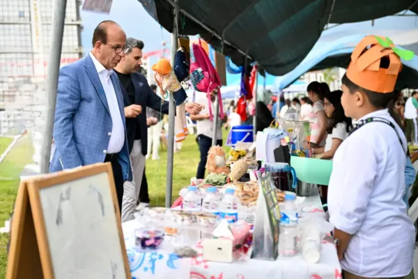 Yeşilyurt’ta çocuklar satış yaptı, geliri yetimlere bağışladı