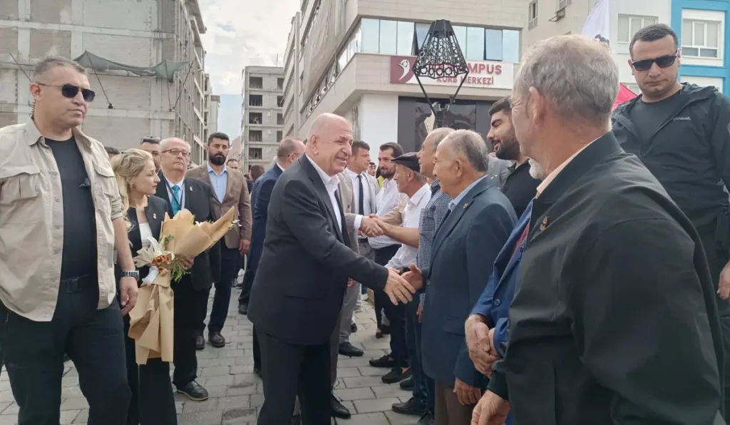 Ümit Özdağ: “Ülkemiz zengin, halkımız fakir”