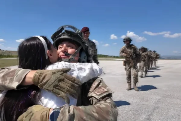 TSK personelinden kara, hava ve denizde Babalar Gününe özel kutlama