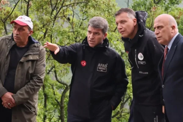 Vali Bakan’dan kritik uyarı: “Yeşilırmak ve dere yataklarından uzak durun”