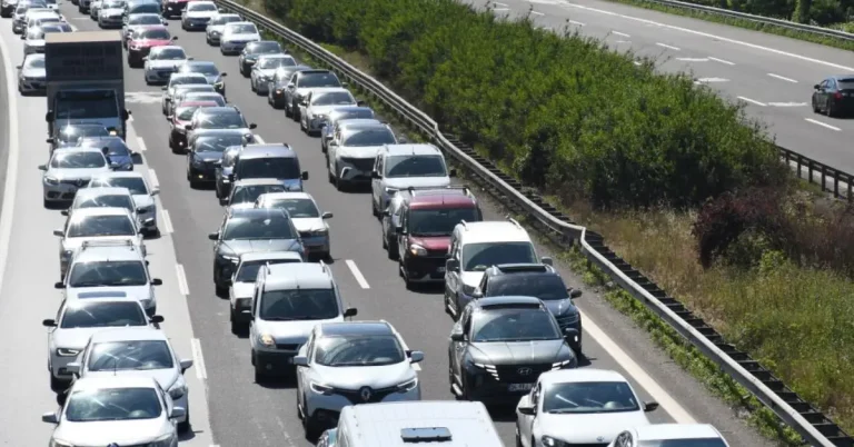 Tatil dönüşü trafiği Bolu ve Düzce’de yoğunlaştı