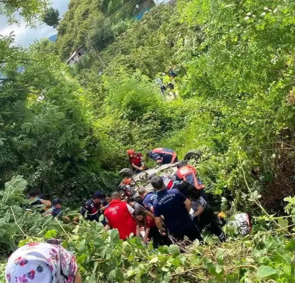 Keşap’ta otomobil fındık bahçesine uçtu: 2 ölü, 3 ağır yaralı