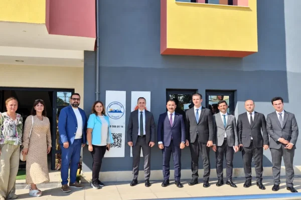 Göç İdaresi heyeti Adana Gönüllüleri Derneği’ni ziyaret etti