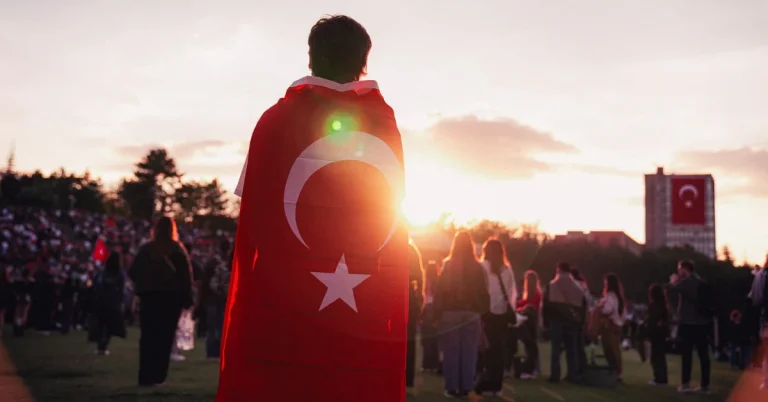 ODTÜ’de Türk bayrağına yönelik skandal: 6 gözaltı