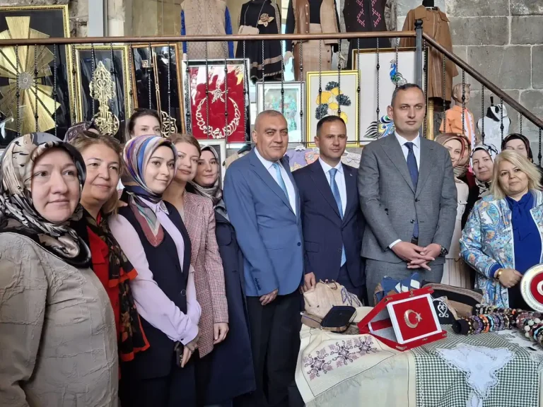 Tarihin gölgesinde sanatın ışığı: Çifte Minareli Medrese’de sergi