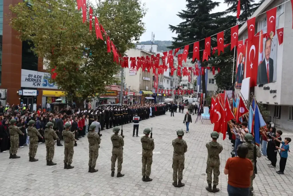 Artvin’de 29 Ekim Cumhuriyet Bayramı kutlanıyor