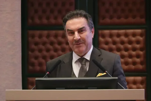 Prof. Dr. Zakir Avşar: “Yeni” deyince yeni olunur mu?”