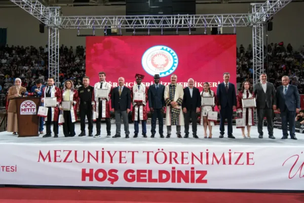 Hitit Üniversitesi’nden 4 bin 300’den fazla öğrenci diplomalarını aldı