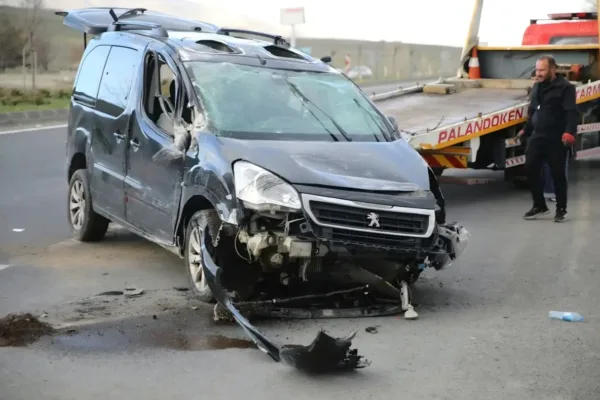 Erzurum’da kaza dehşeti: Kavşakta facianın eşiğinden dönüldü