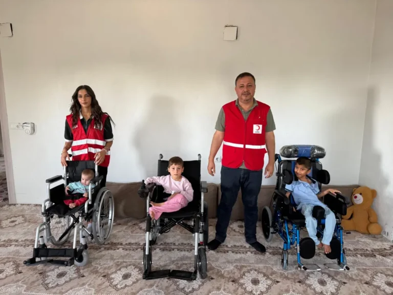 Kızılay’dan cam kemik hastalarına destek