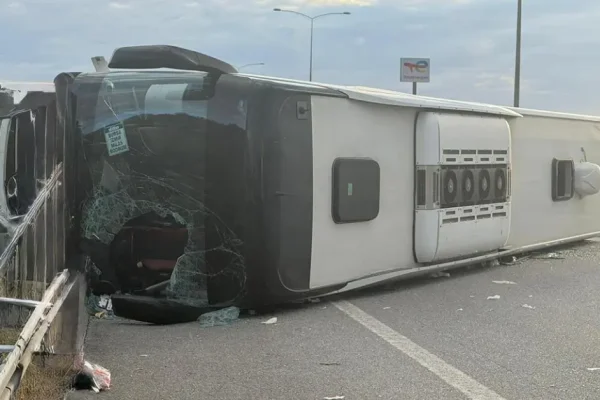 İstanbul-İzmir Otoyolu’nda otobüs devrildi: 25 yaralı