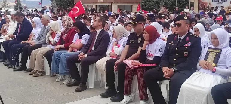 Çorum’da 600 çocuk 60 saniyede Kur’an-ı Kerim’i hatmetti