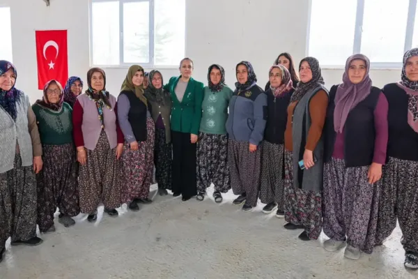 Vali hanıma şalvarlı karşılama