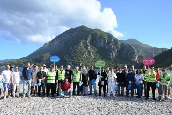 Kemer Çıralı’da sahil temizliği