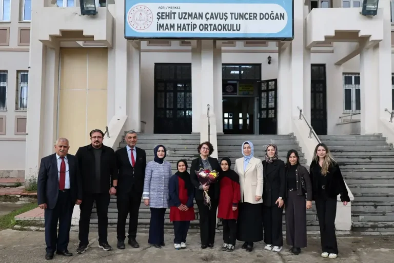 Ağrı’da Betül Bozkurt, hafızlık öğrencileriyle buluştu