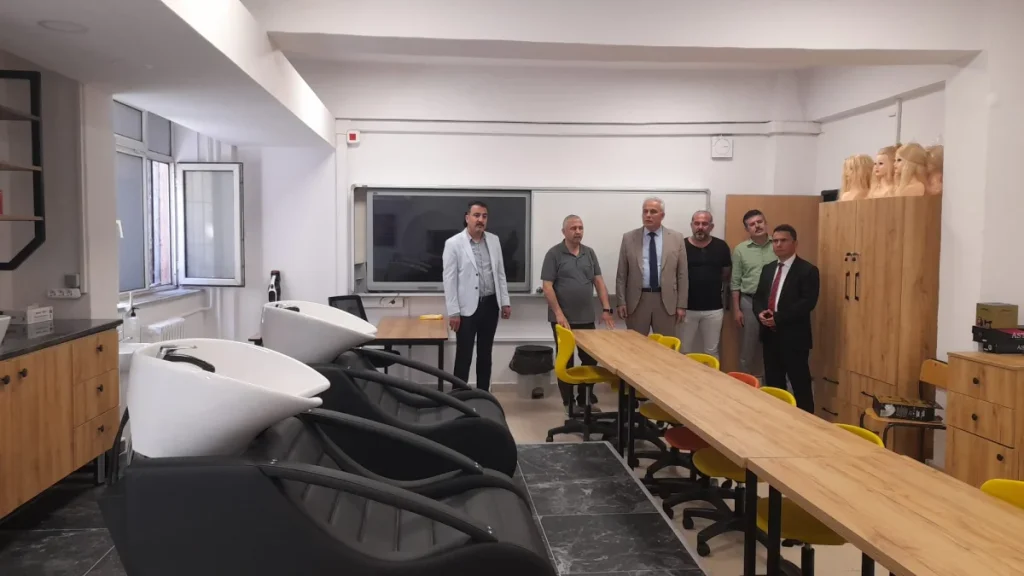 Kdz. Ereğli Zübeyde Hanım MTAL’de güzellik hizmetleri eğitimi