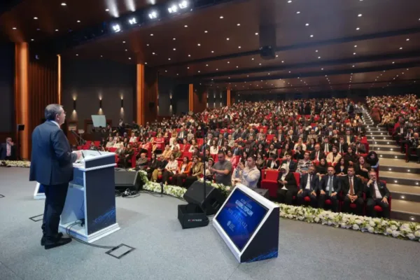 Çocuklarımızı peşinen yargılayan bir dile asla izin veremeyiz