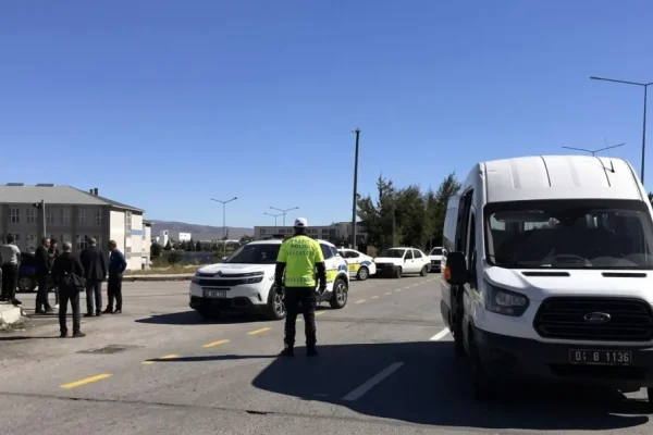 Erzurum’da cezaevi ring aracı ile otomobil çarpıştı: 9 yaralı