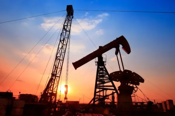 Orta Doğu endişesi petrolü yükseltti: Petrolün varil fiyatı 105 doları aştı