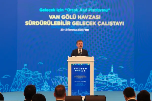 Tarım ve Orman Bakanı Yumaklı’dan Van Gölü mesajı: “Keşfetmek değil, korumak önceliğimiz”