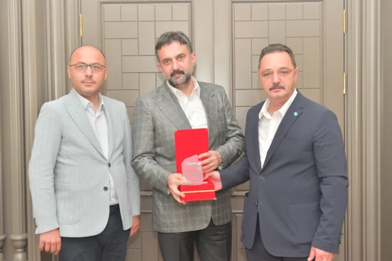 TİMBİR’den Halil İbrahim Yılmaz’a teşekkür plaketi
