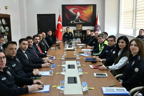 Kars’ta güvenlik zirvesi: Okul güvenliği ve 1 mayıs tedbirleri masaya yatırıldı