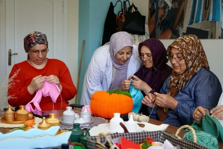 Yeşilyurt’ta kadınlar kurslar sayesinde üretime katılıyor