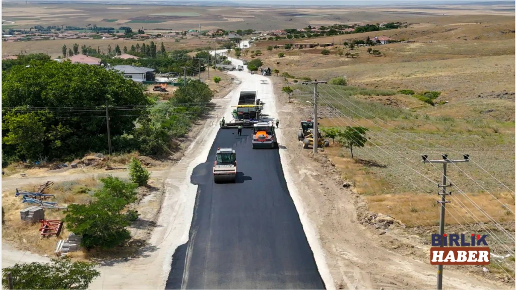 Aksaray’da Bozkır-Sarıkaraman Yolunda Asfalt Çalışması