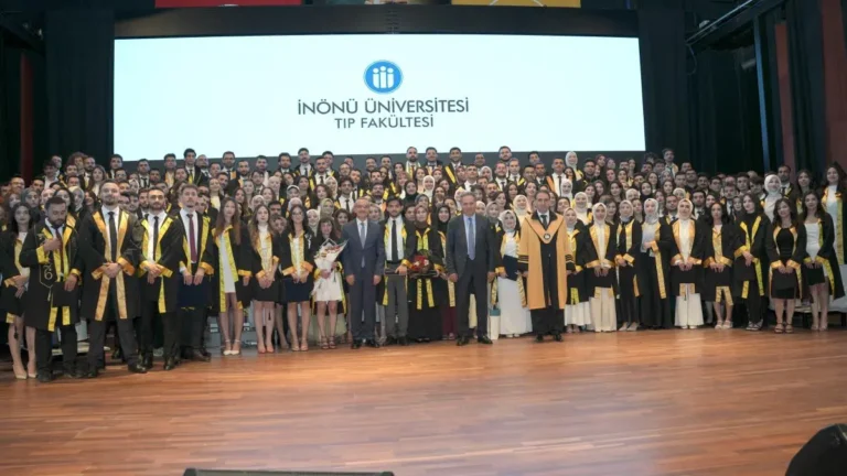 İnönü Üniversitesi Tıp Fakültesi’nde 33. Dönem mezuniyet coşkusu