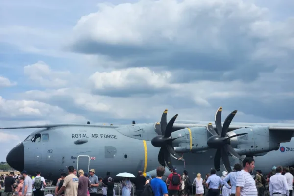 Farnborough Airshow 2026’da son hün coşkusu: BAE Akrobasi ekibi gökyüzüne damga vurdu