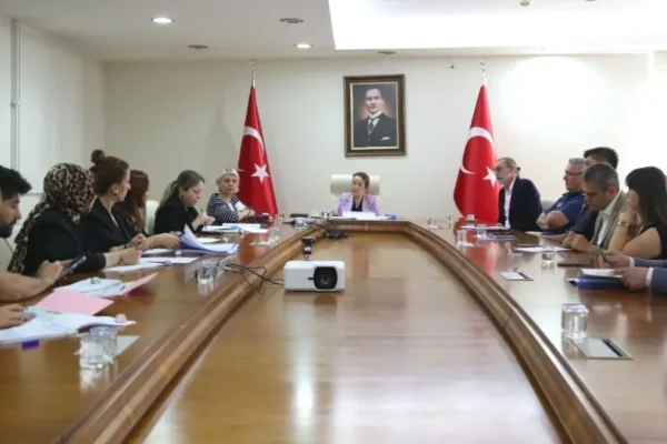 Etimesgut’ta sahipsiz hayvanlara yönelik çalışmalara düzenlenen toplantıda masaya yatırıldı