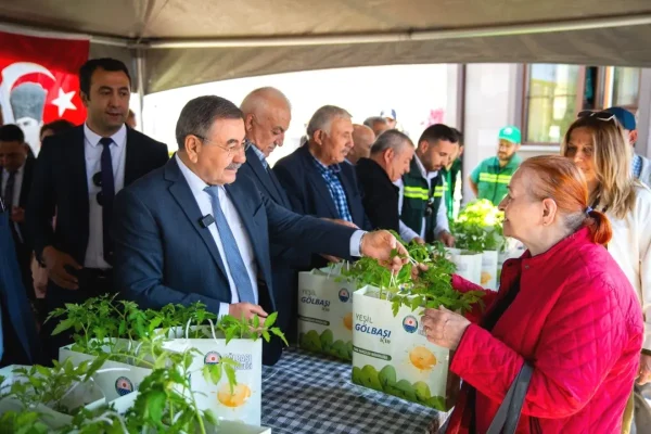 Gölbaşı Belediyesince vatandaşlara 190 bin ata tohumu fidesi dağıtıldı