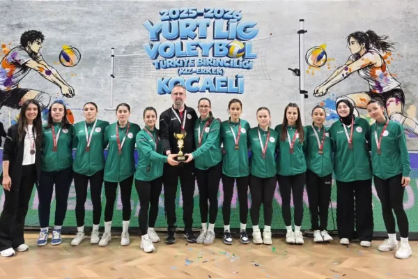 Artvin’den Voleybol da tarihi başarı: Türkiye’nin en iyi 4 takımı arasına girdiler