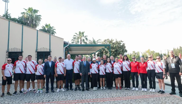 Antalya’da Avrupa okçuluk heyecanı: Bakan Bak millî sporcularla buluştu