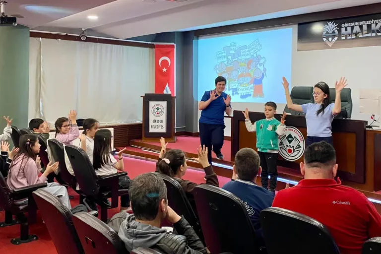 Giresun Kent Konseyi Çocuk Meclisine eğitim verildi
