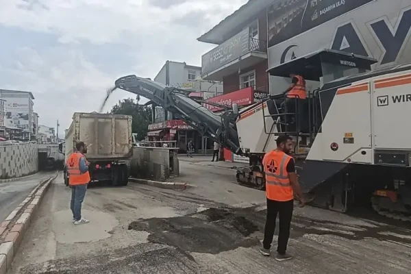 Ağrı Valiliği öncülüğünde Kağızman Caddesi asfalt yenileme çalışmaları başladı
