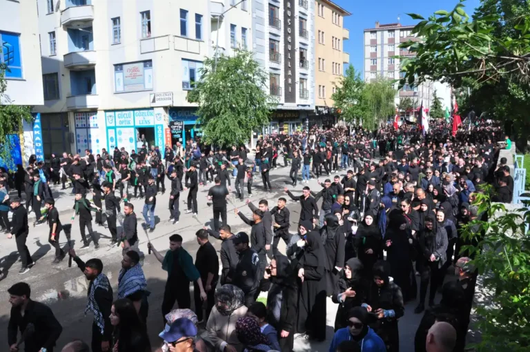 Kars’ta Hz.Hüseyin ve Kerbela iehitlerini anıldı