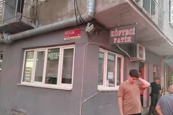Balıkesir Karesi’de ev yangını: 2 araç ve 7 personel müdahale etti
