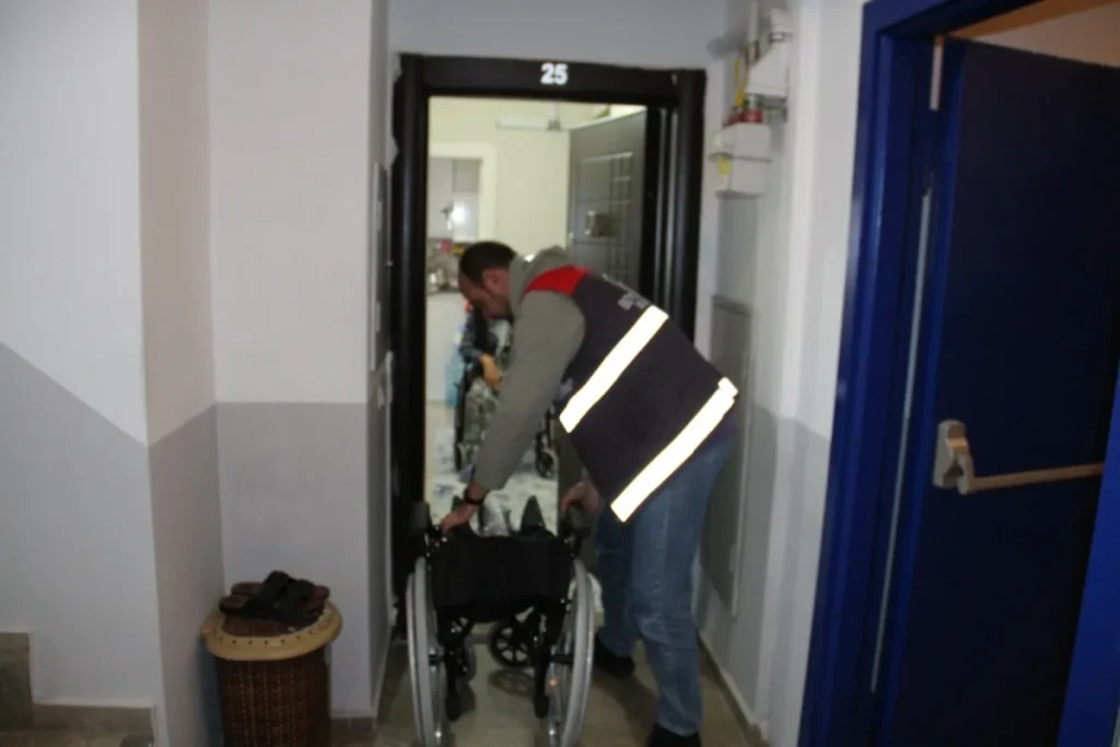 Ordu Büyükşehirden tekerlekli ve akülü sandalye desteği