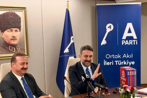 AKK Başkanı Yılmaz Anahtar Parti Genel Başkanı Yavuz Ağıralioğlu’nu ziyaret etti
