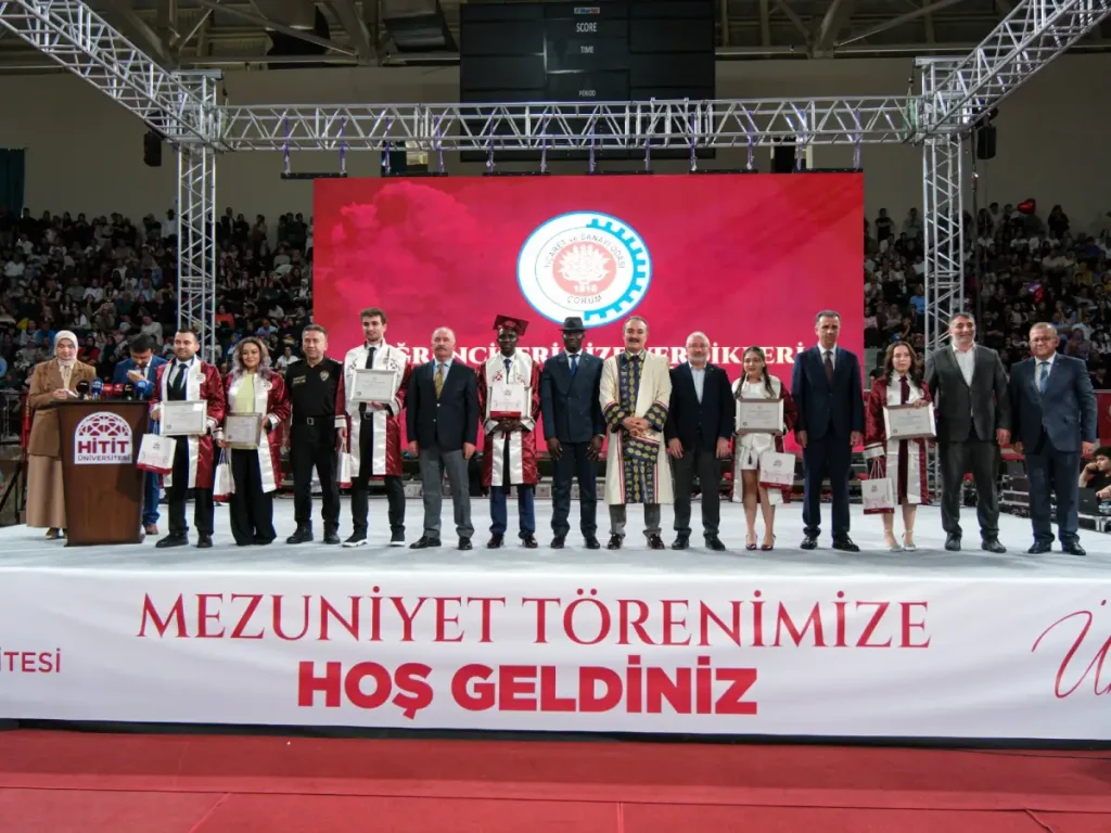 Hitit Üniversitesi’nden 4 bin 300’den fazla öğrenci diplomalarını aldı