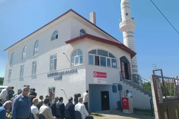 Kağızman’da İmam Hasan Acara Camii ibadete açıldı